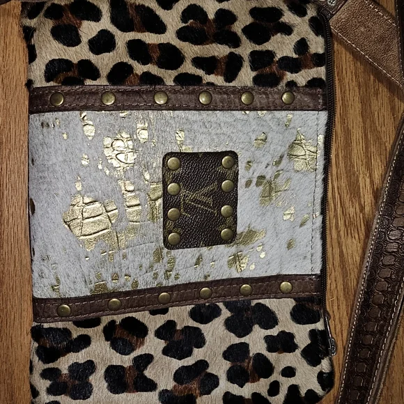 Western Animal Print Crossbody Bag with Fringe - Picture 3 of 8